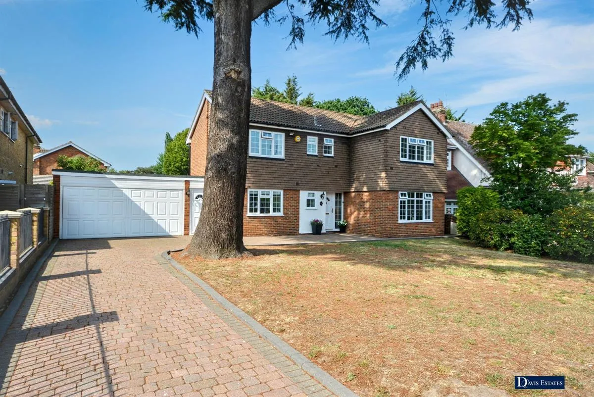 4 bed house for sale, Herbert Road, Emerson Park, RM11
