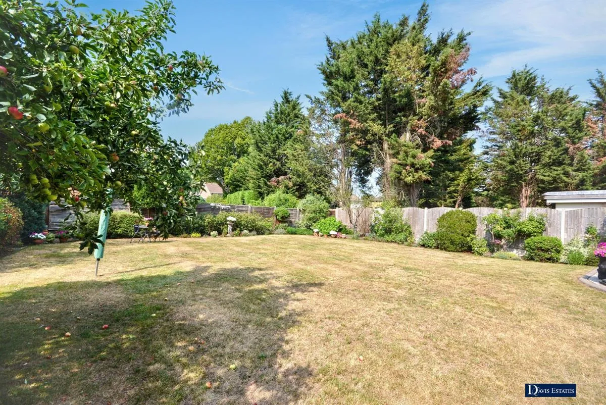 Herbert Road, Emerson Park, RM11, photo 18