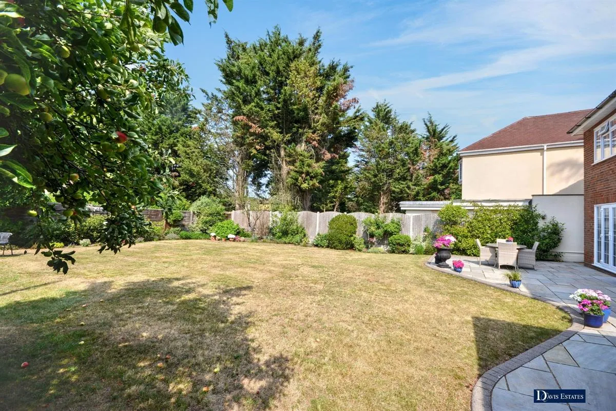 Herbert Road, Emerson Park, RM11, photo 10
