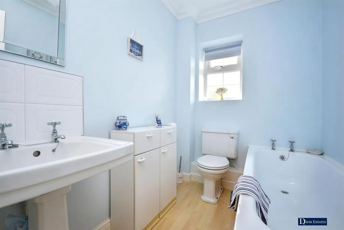 Herbert Road, Emerson Park, RM11, photo 16