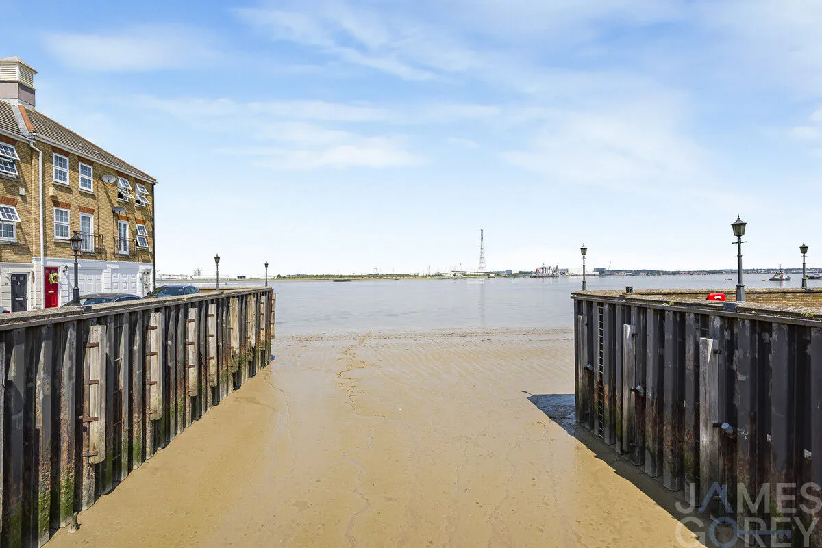 Frobisher Way, Greenhithe, DA9, photo 14