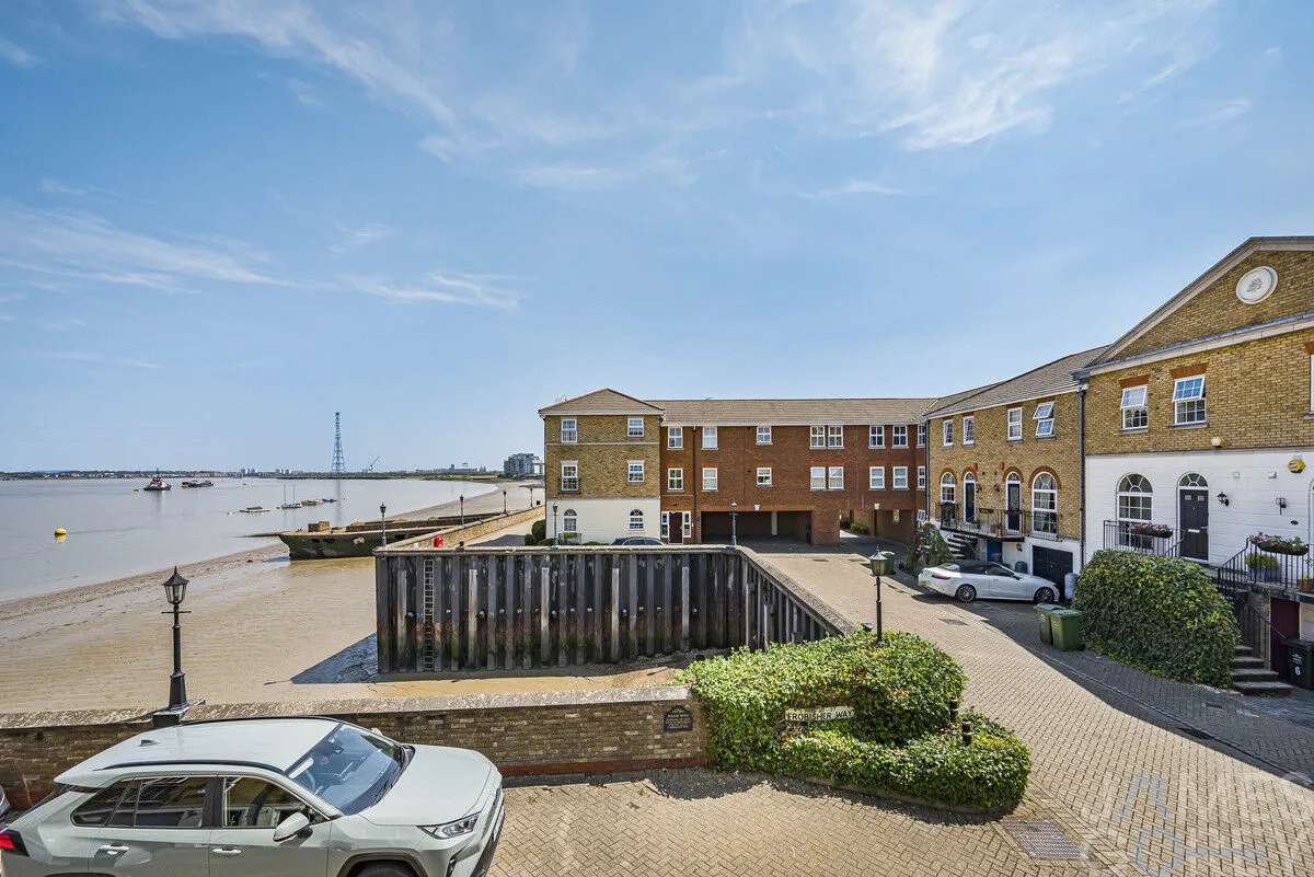 Frobisher Way, Greenhithe, DA9, photo 5
