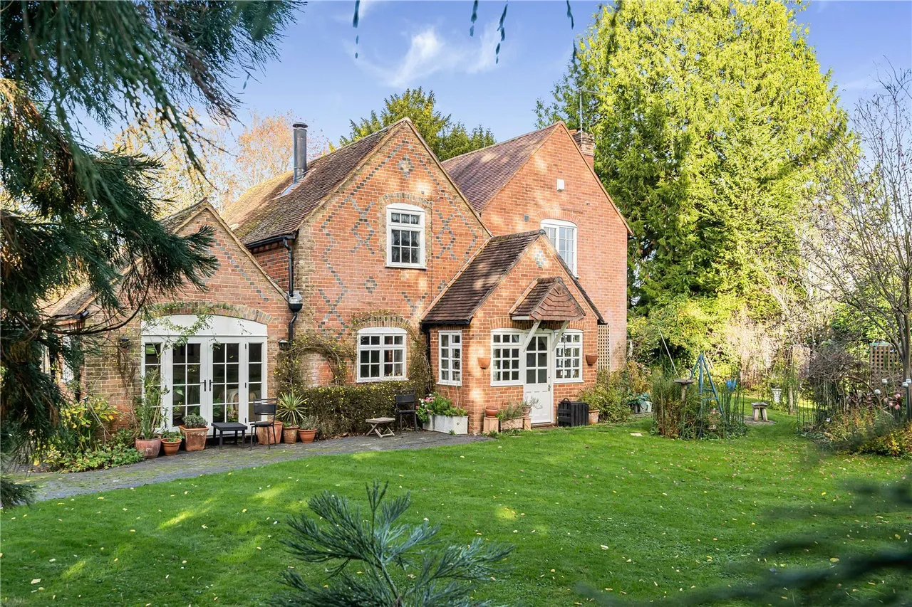Whitmoor Lane, Sutton Green, GU4, photo 2