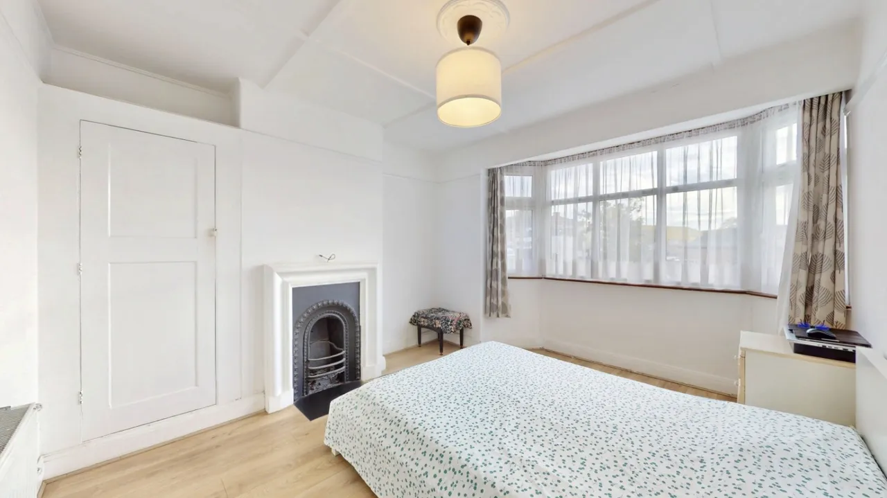 Priory Gardens, London, W5, photo 23