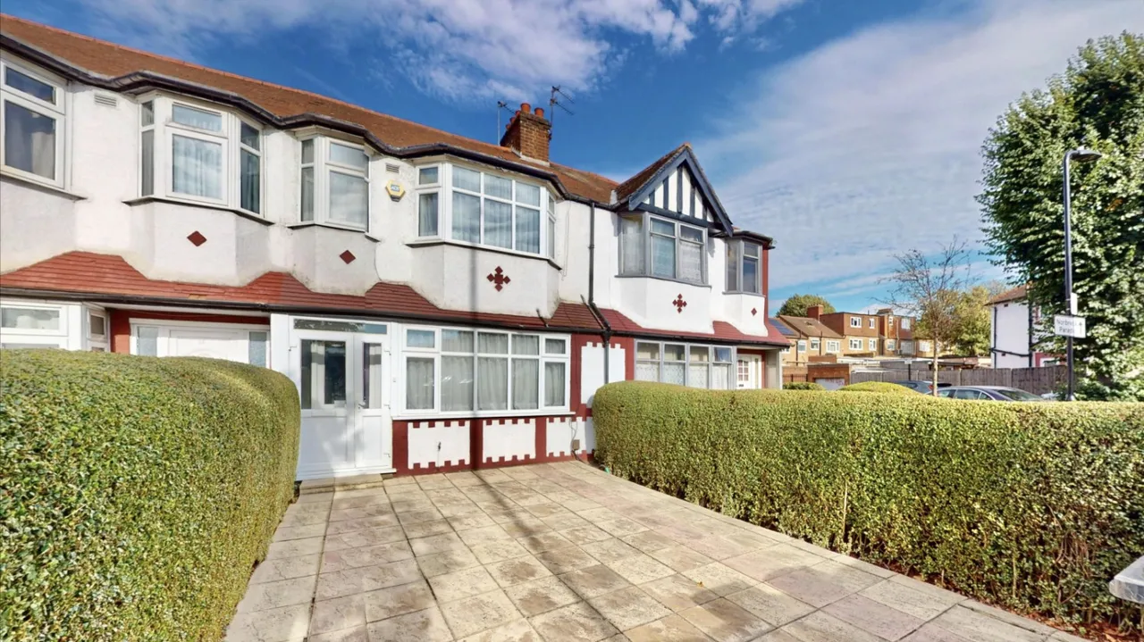 Priory Gardens, London, W5, photo 28