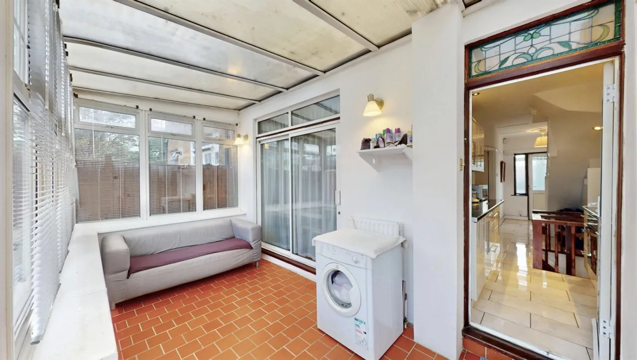 Priory Gardens, London, W5, photo 12