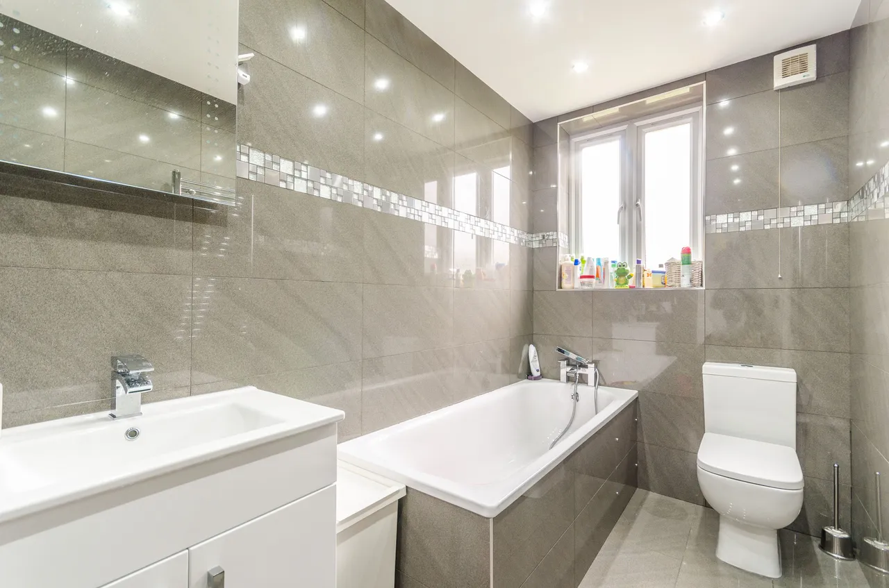 53a Dowanhill Road, London, photo 5