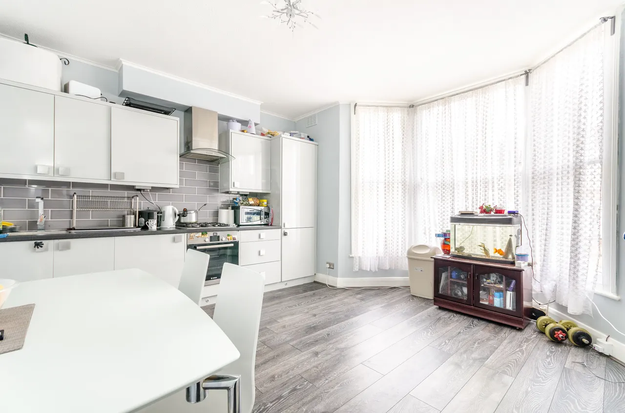 53a Dowanhill Road, London, photo 2