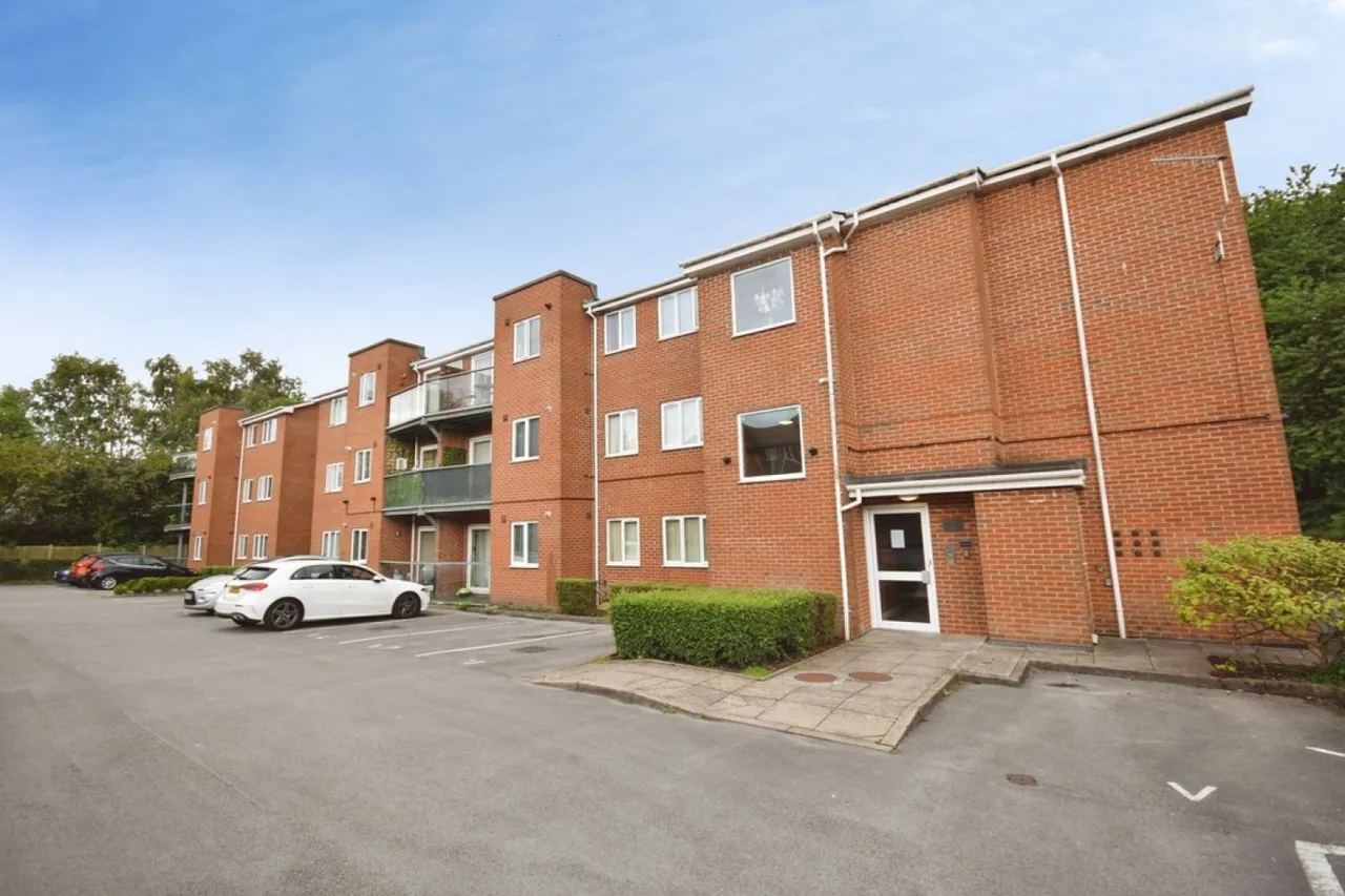 2 bed flat to rent, Windsor Court, Sunnybank, ST6