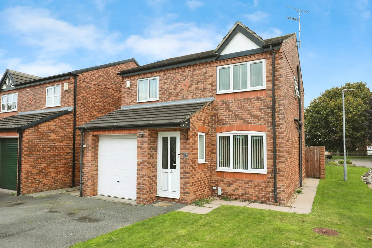 3 bed house for sale — St. Matthews Close, Haslington