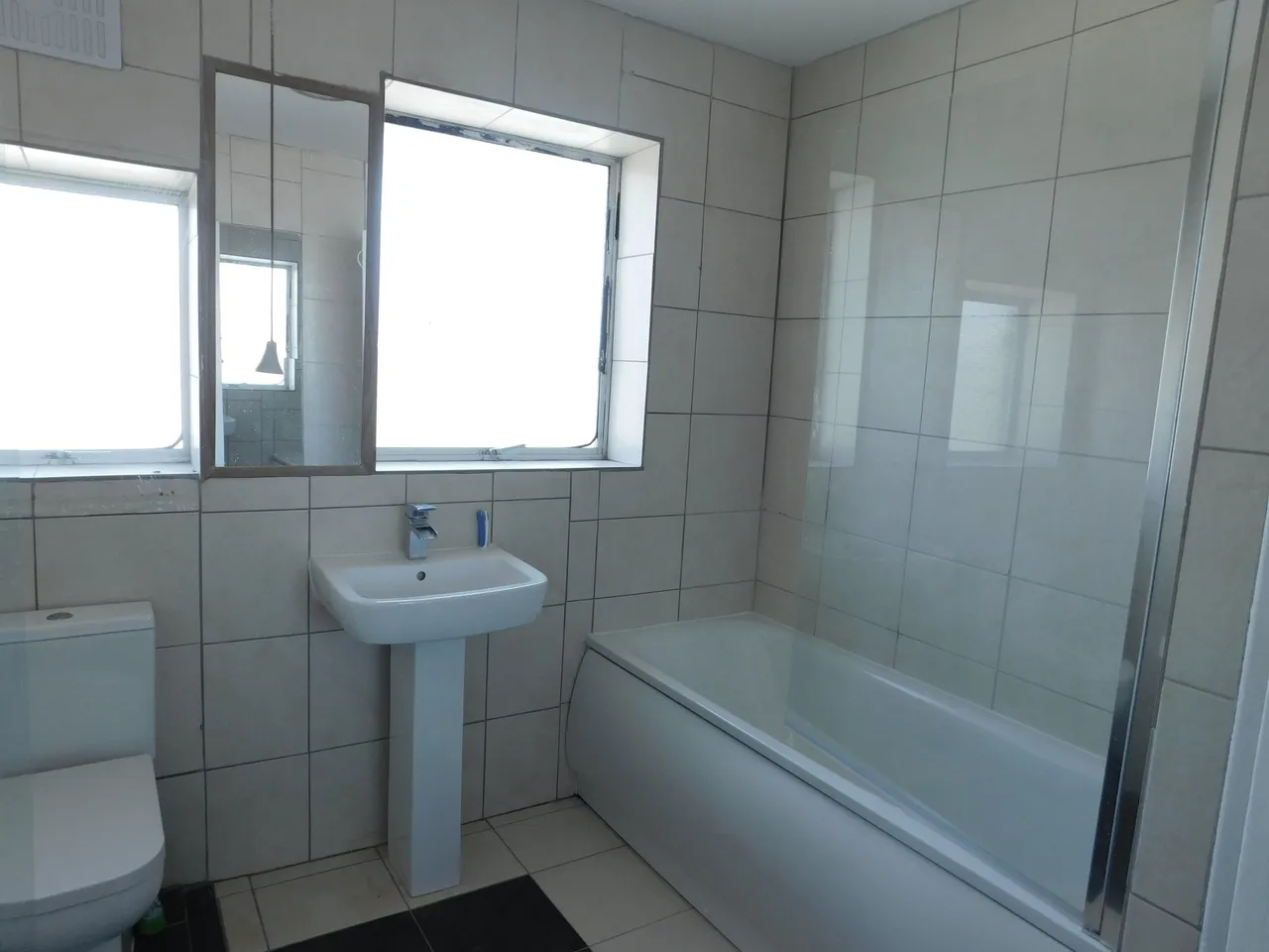 Ferrymead Gardens, Greenford, Greater London, UB6 9NQ, photo 7