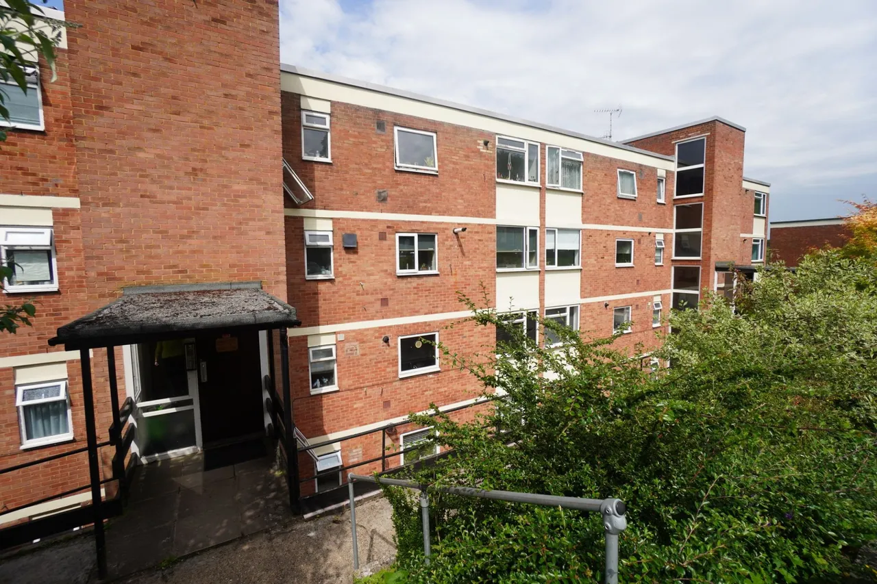 2 bed flat for sale, Green Hill Gate, High Wycombe, HP13