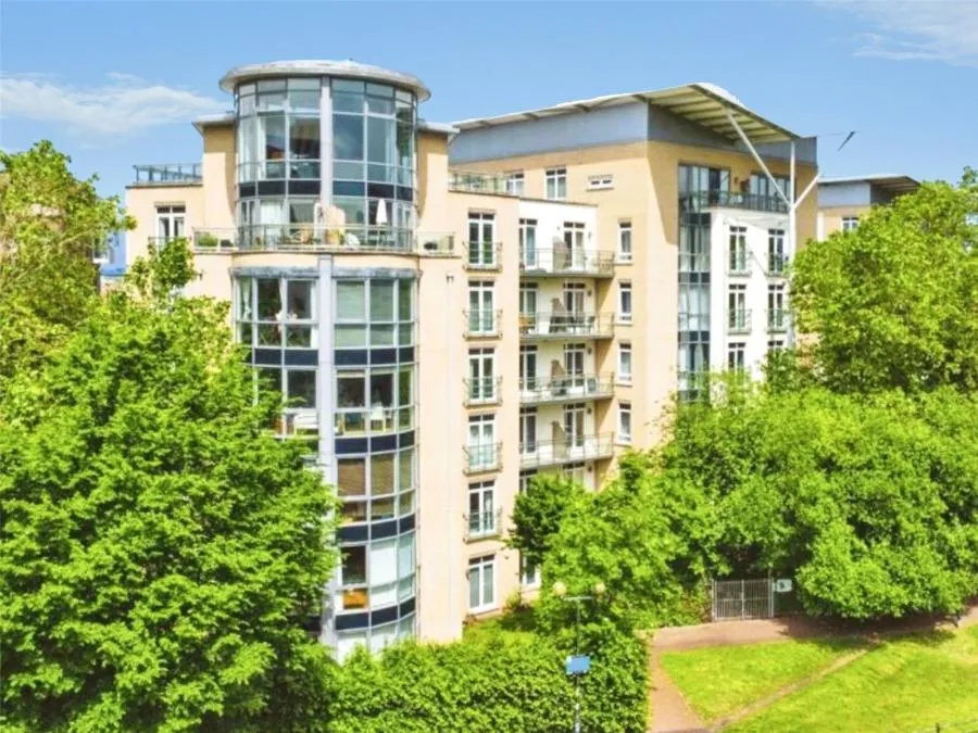 2 bed flat for sale, Kenavon Drive, Reading, RG1
