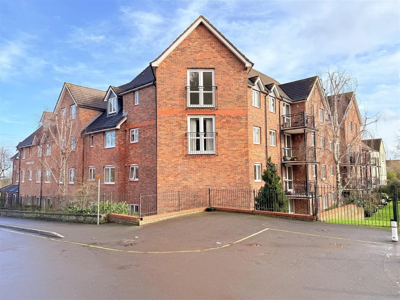 2 bed flat for sale — Park Road, Frome, Somerset BA11 1ED