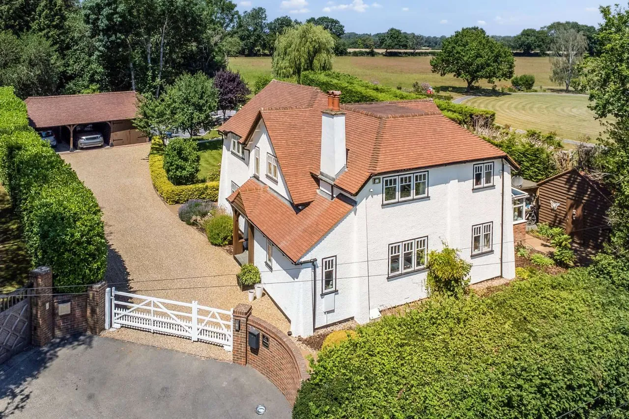 4 bed house for sale, Flaunden Lane, Bovingdon, HP3