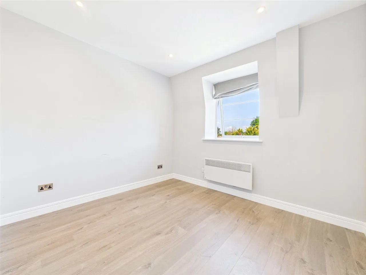 Batavia Road, Sunbury-On-Thames, TW16, photo 6
