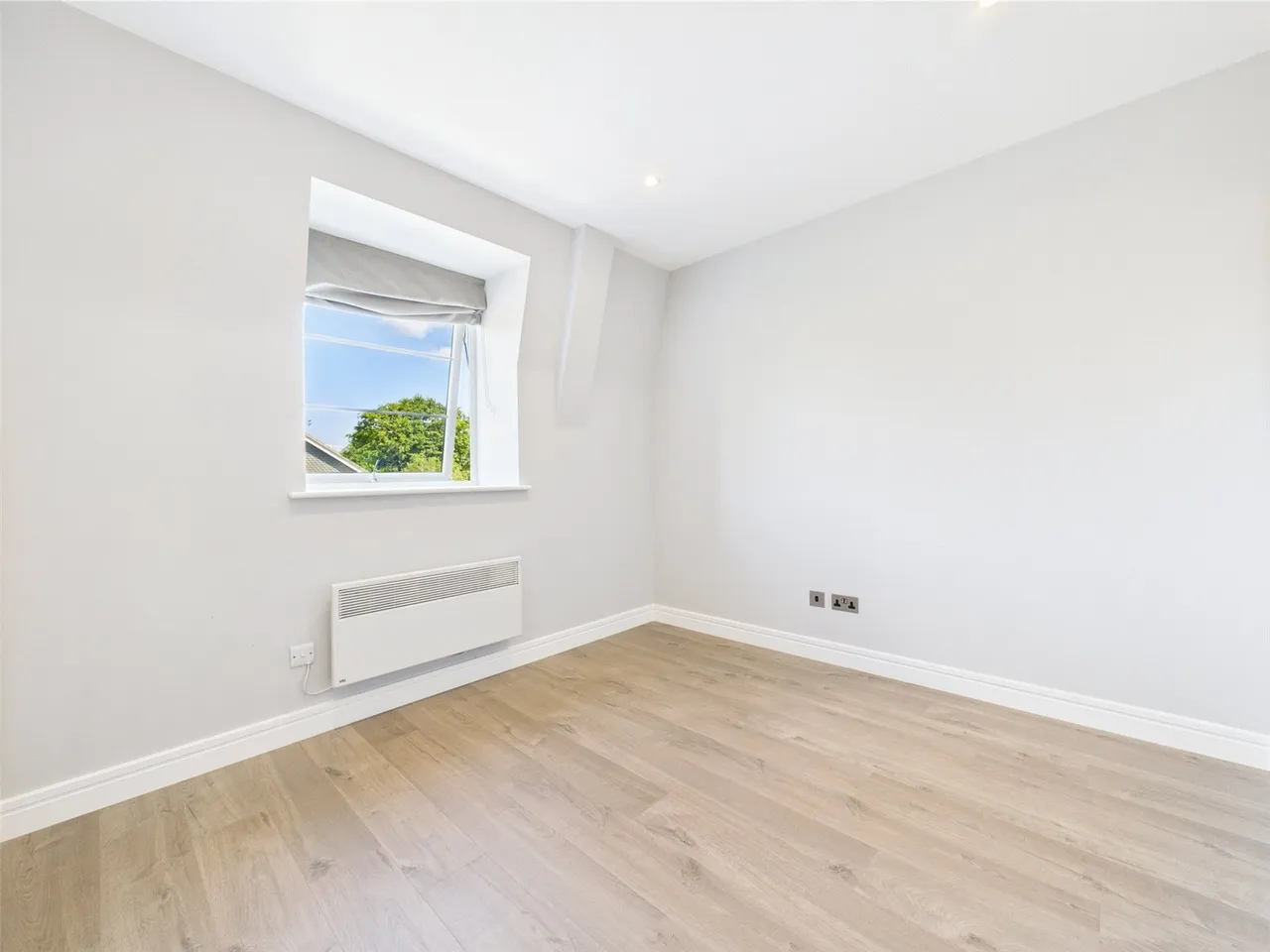 Batavia Road, Sunbury-On-Thames, TW16, photo 5