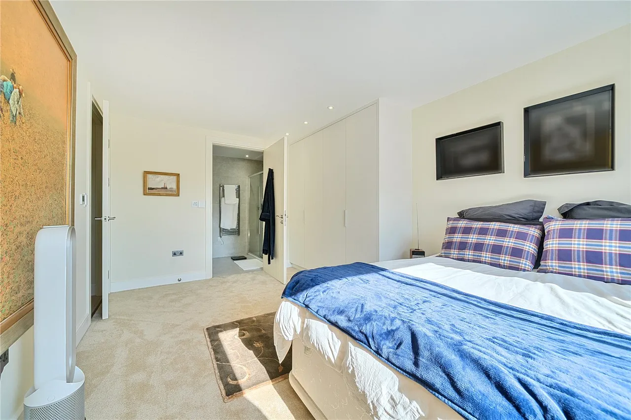 High Road, London, N20 0FS, photo 10