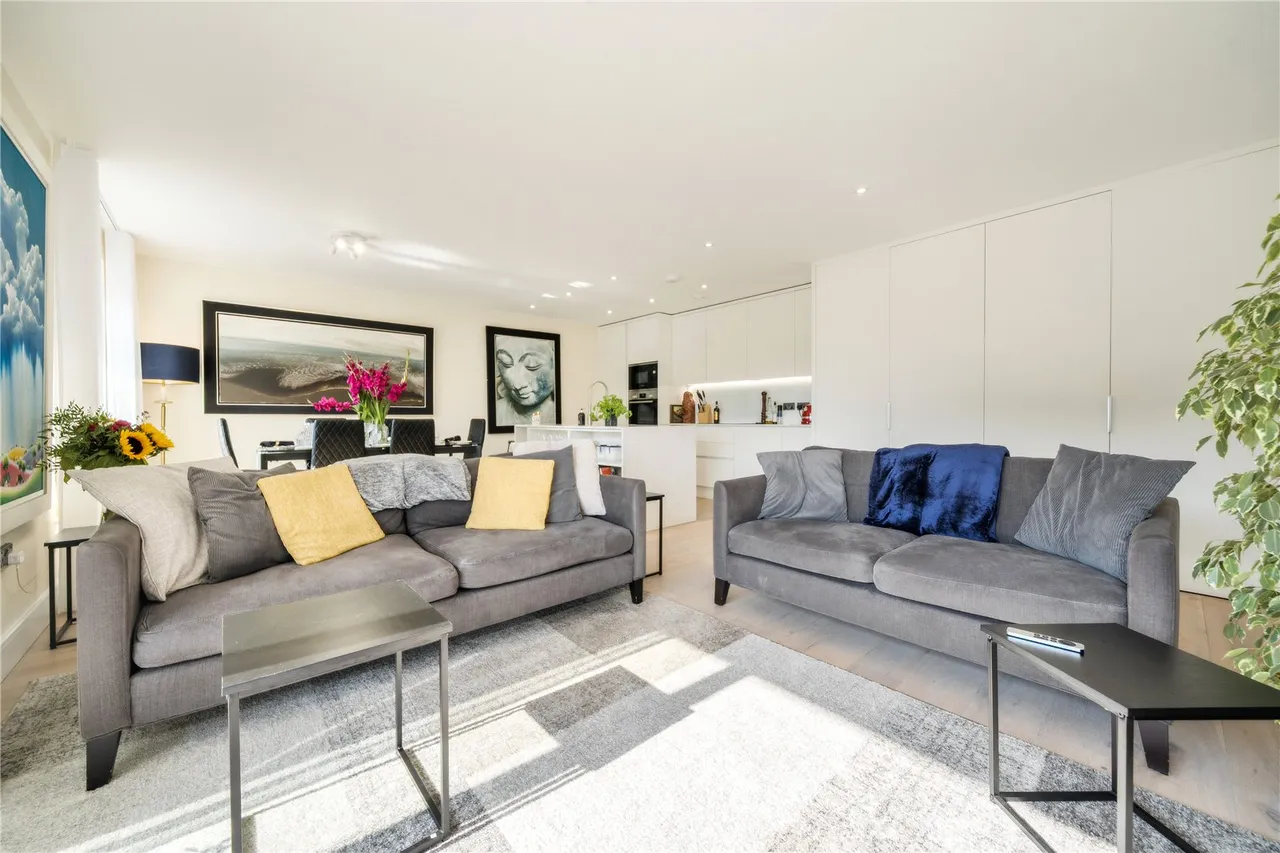 High Road, London, N20 0FS, photo 4
