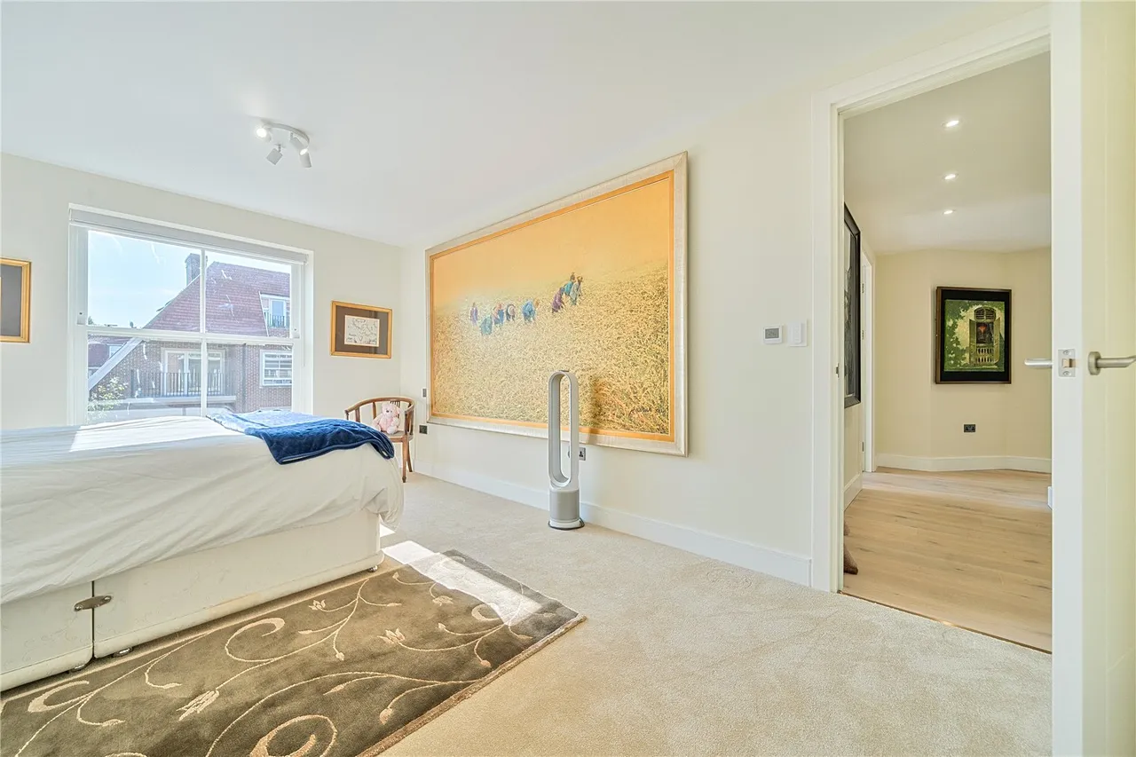 High Road, London, N20 0FS, photo 11