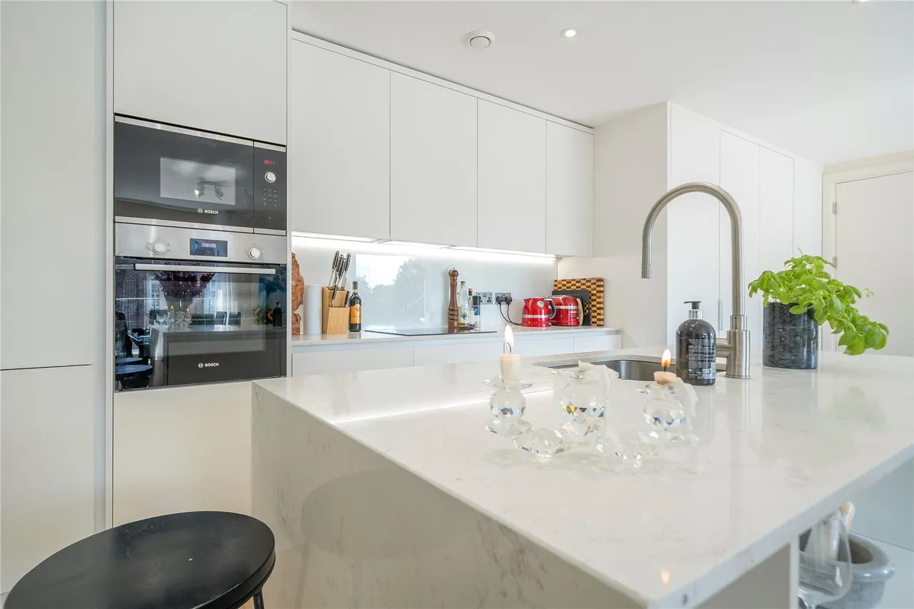 High Road, London, N20 0FS, photo 8