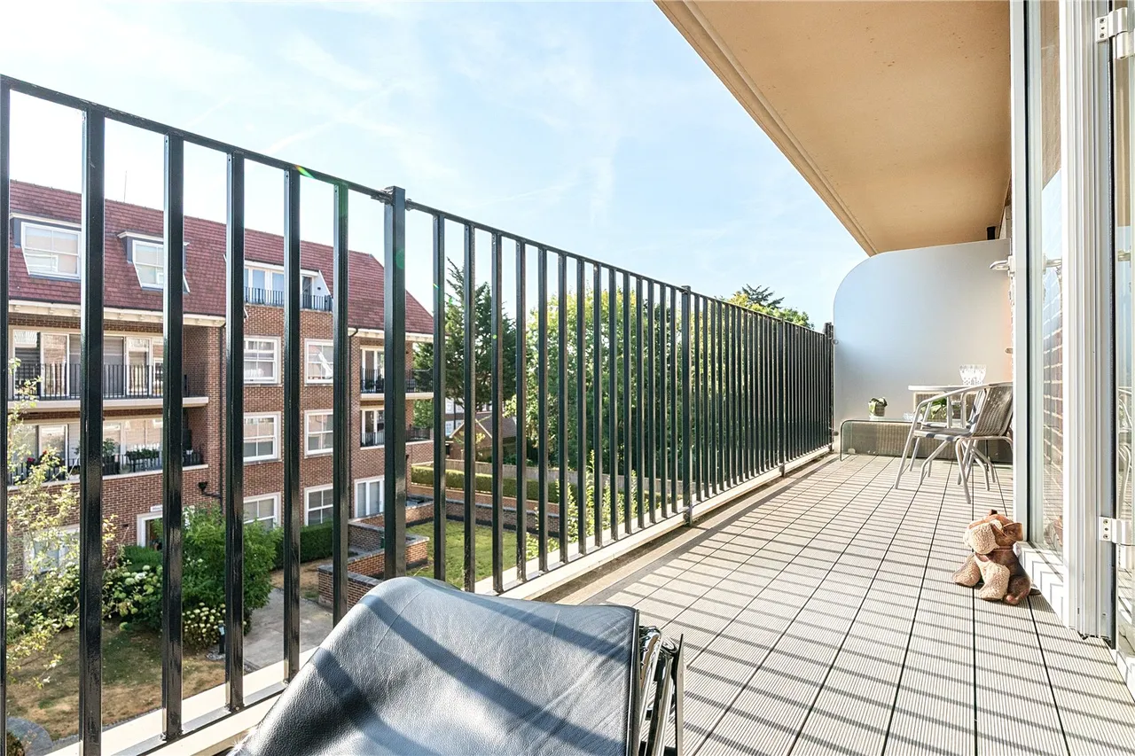 High Road, London, N20 0FS, photo 16