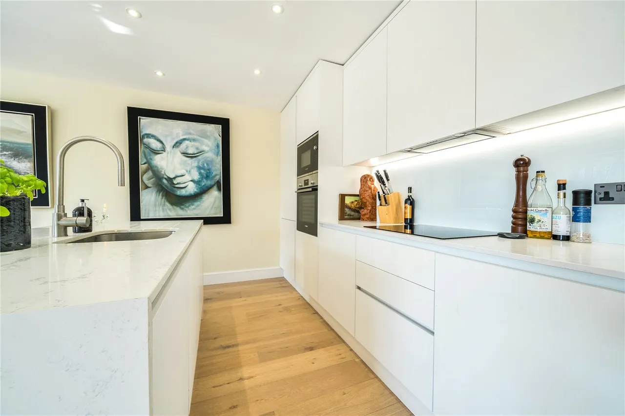 High Road, London, N20 0FS, photo 7