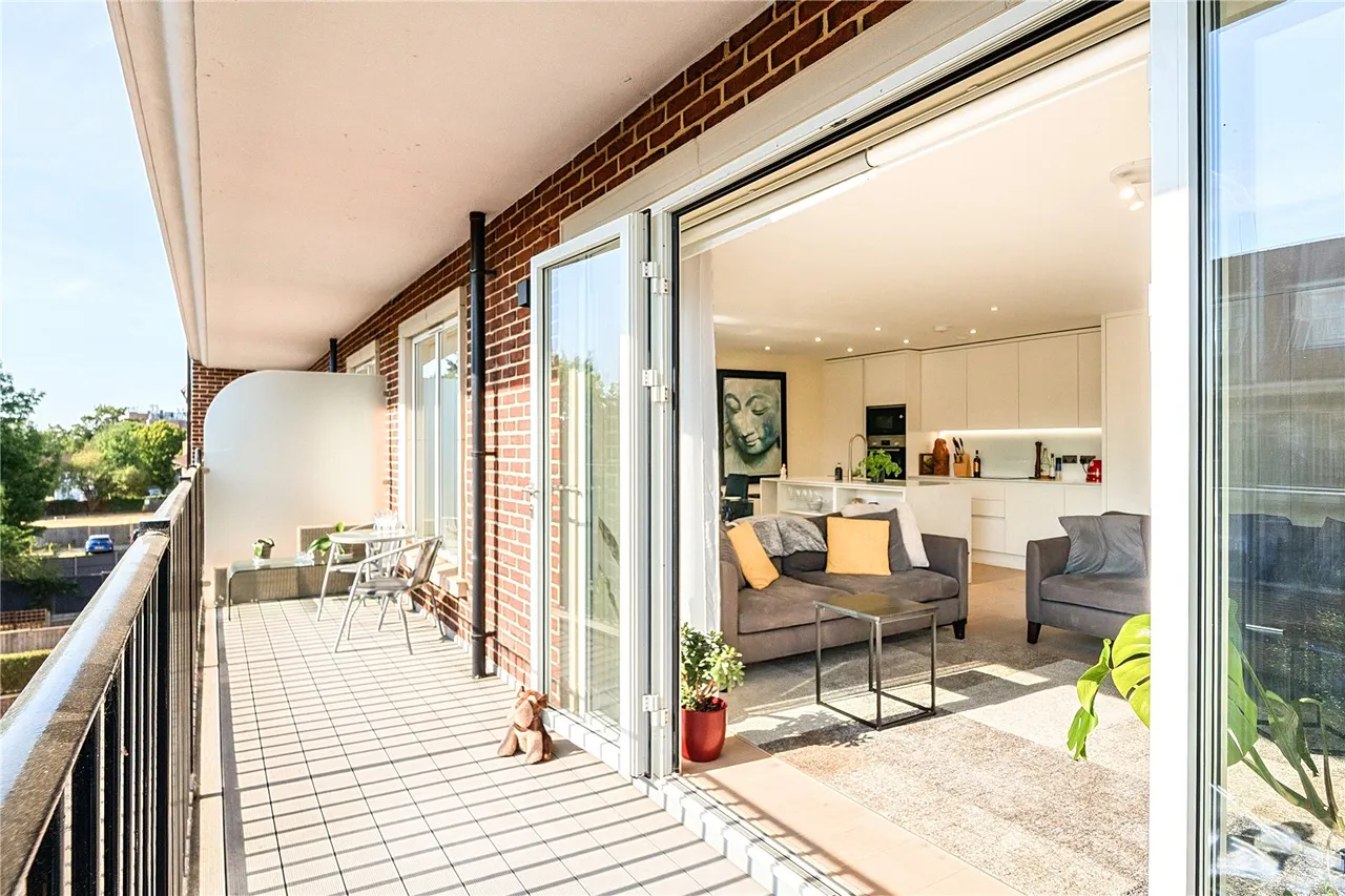 High Road, London, N20 0FS, photo 3