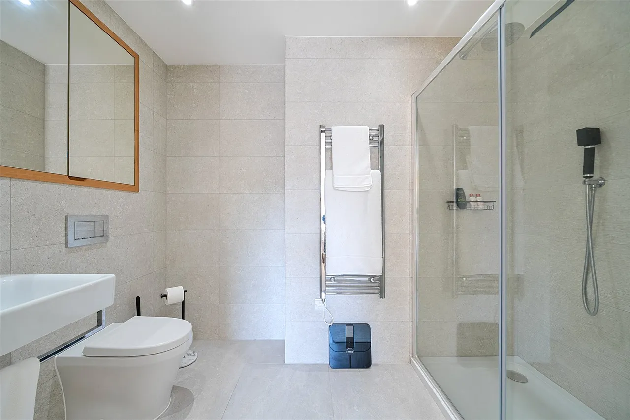 High Road, London, N20 0FS, photo 12