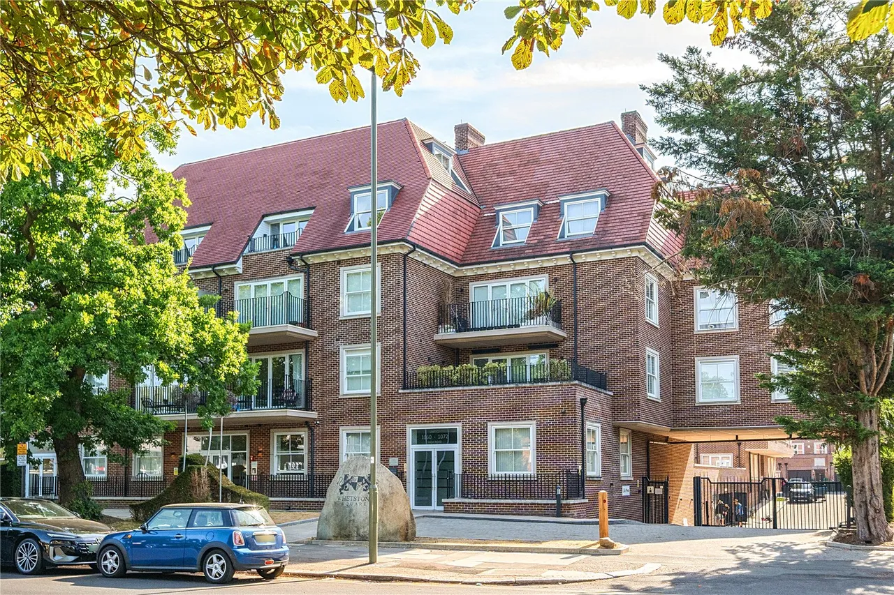 2 bed flat for sale — High Road, London, N20 0FS