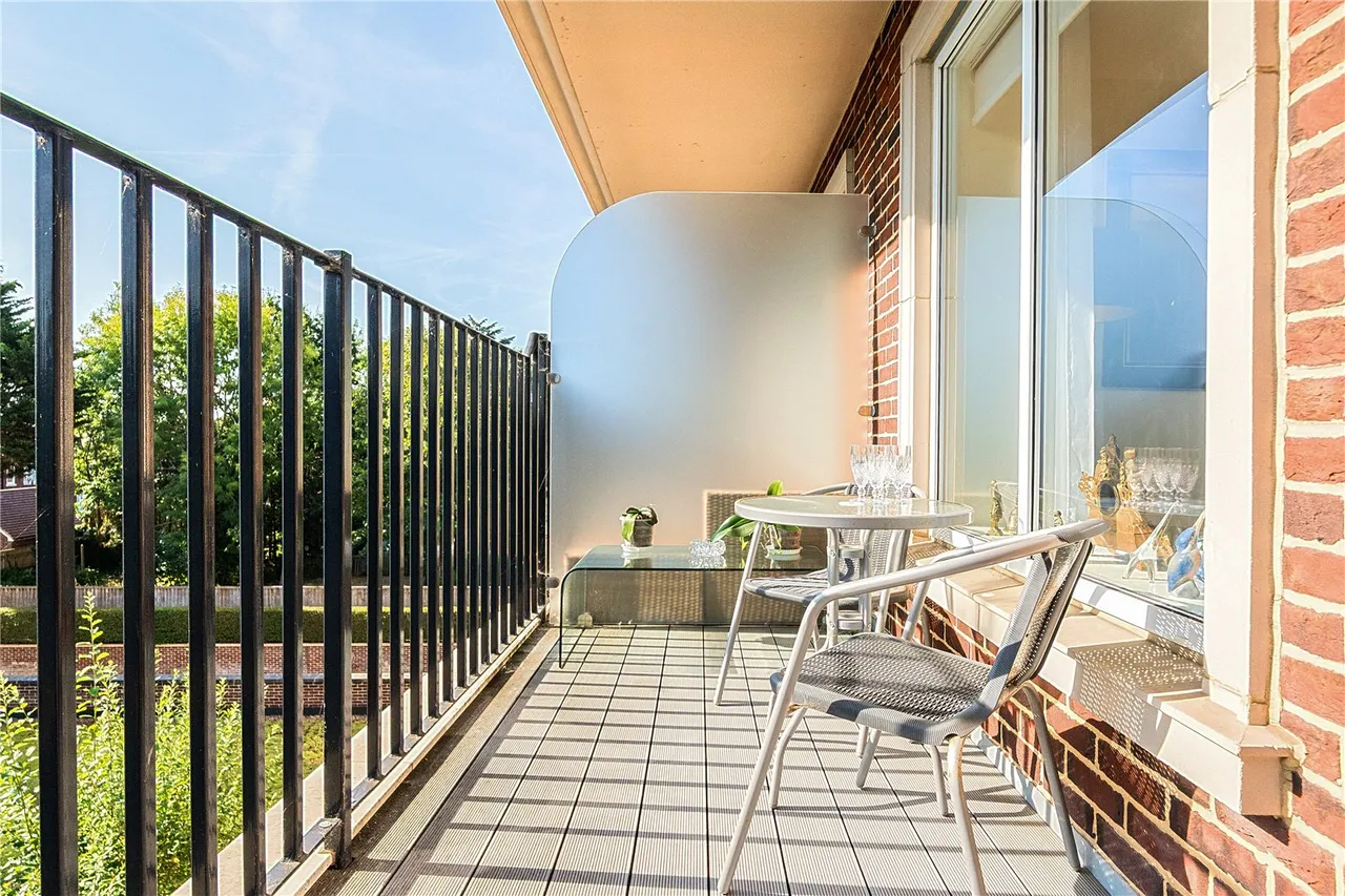High Road, London, N20 0FS, photo 15