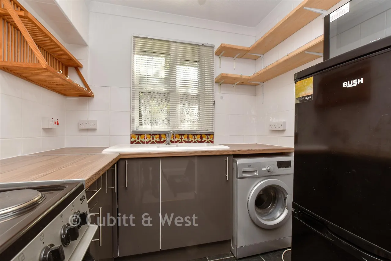 Poppy Close, Wallington, SM6, photo 2