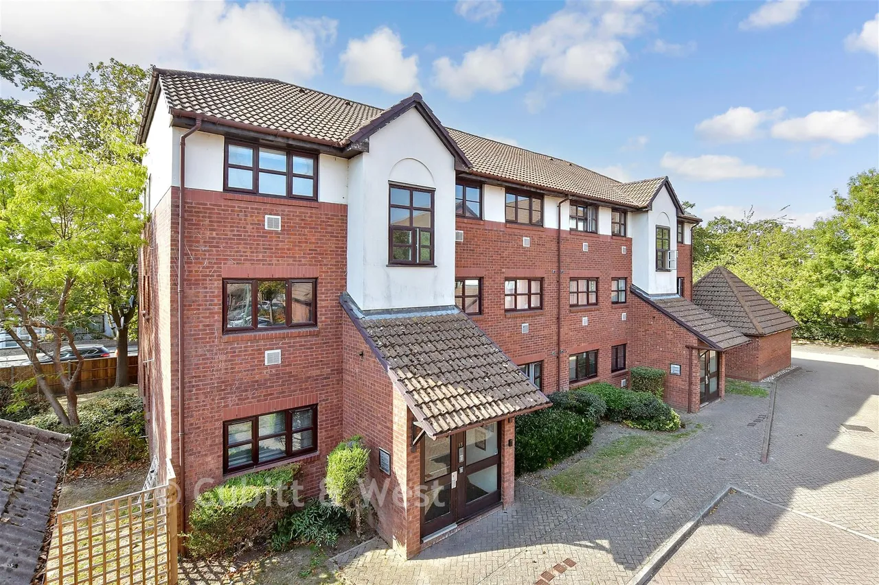 1 bed flat for sale, Poppy Close, Wallington, SM6