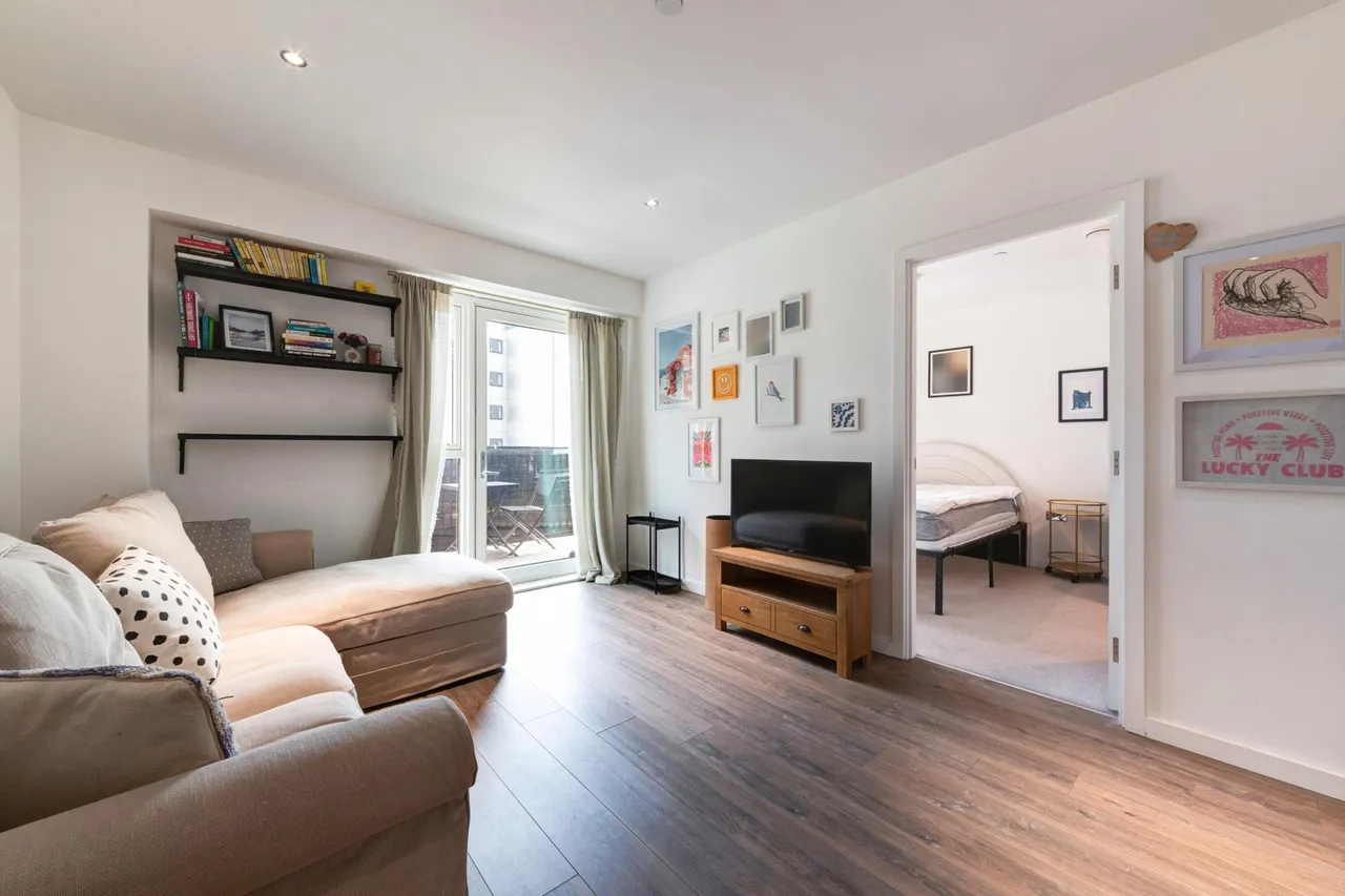 Heartwell Avenue, E16, photo 11