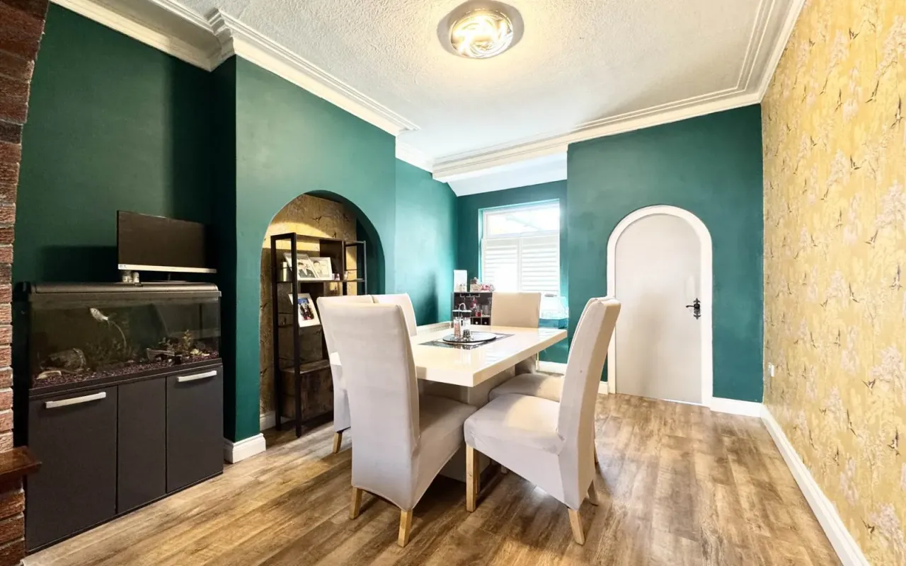 Dentons Green Lane, Dentons Green, photo 7