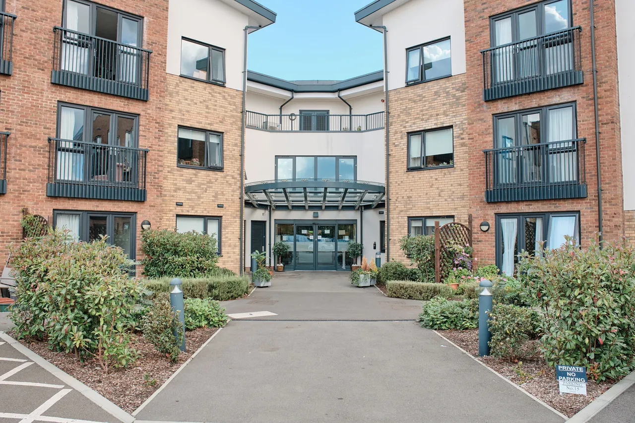 2 bed flat for sale, Old Schools Lane, Epsom, KT17