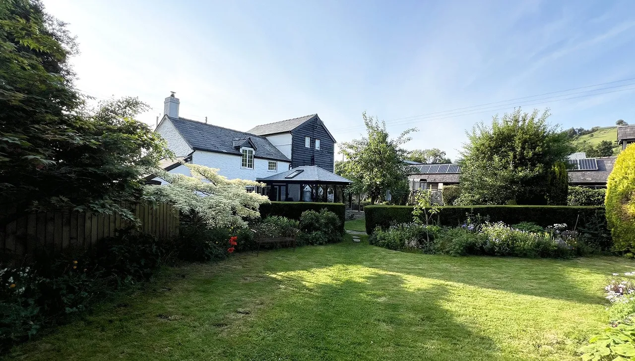 5 bed house for sale — Lloyney, Knighton, Powys, LD7 1RG