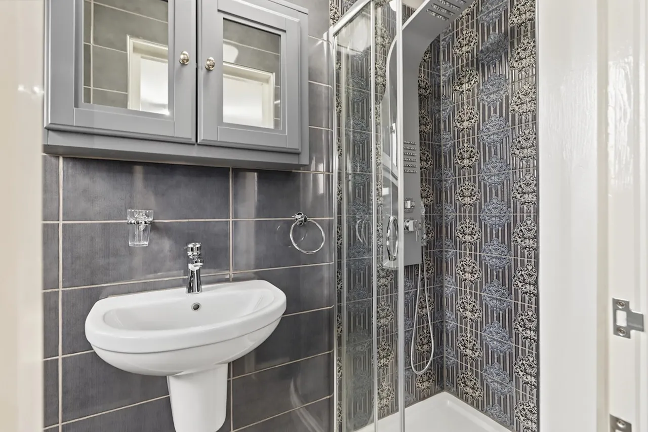 Vaughan Gardens, Ilford, IG1, photo 28