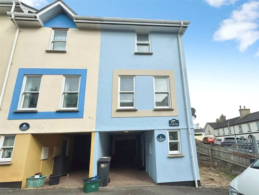 2 bed house to rent, St James Mews, Exeter Street, TQ14