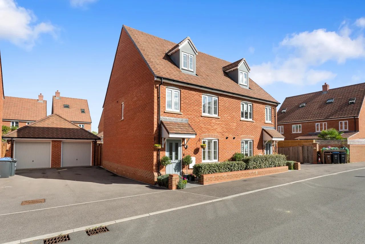 4 bed house for sale — White Cross Drive, Woolmer Green, SG3