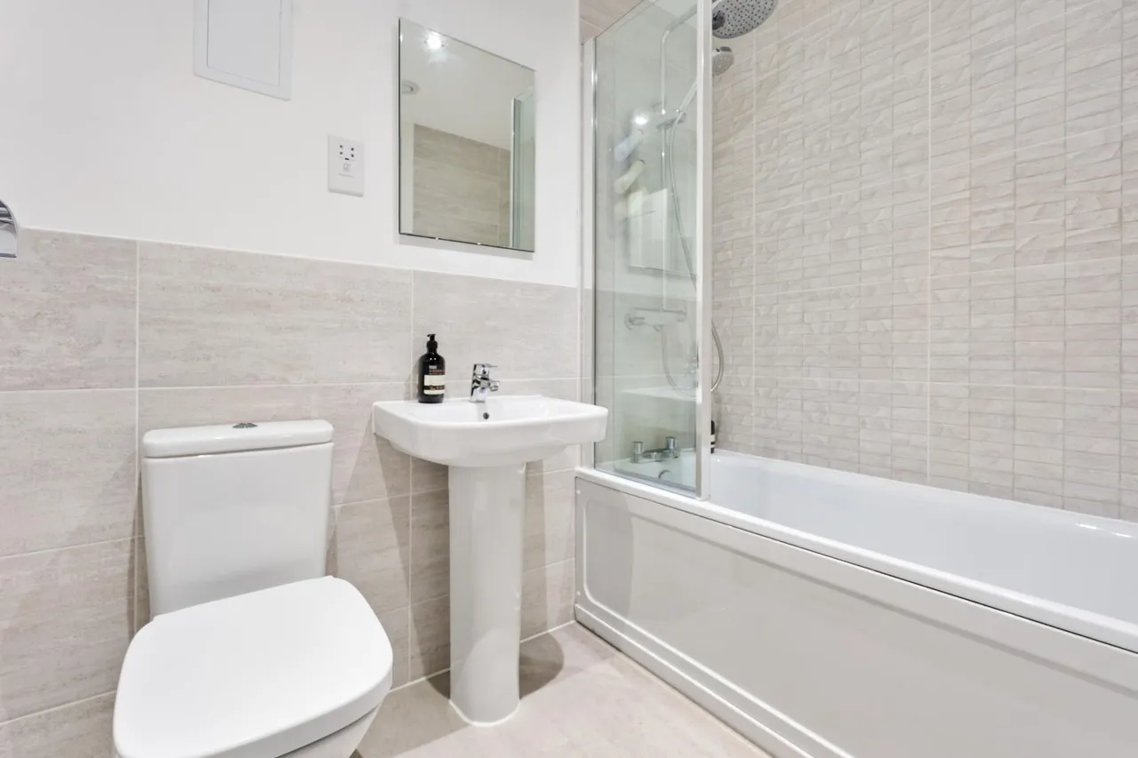 White Cross Drive, Woolmer Green, SG3, photo 11