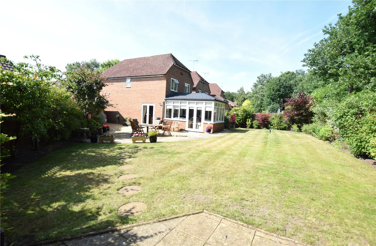 Ruth Close, Farnborough, Hampshire, GU14 9UX, photo 23