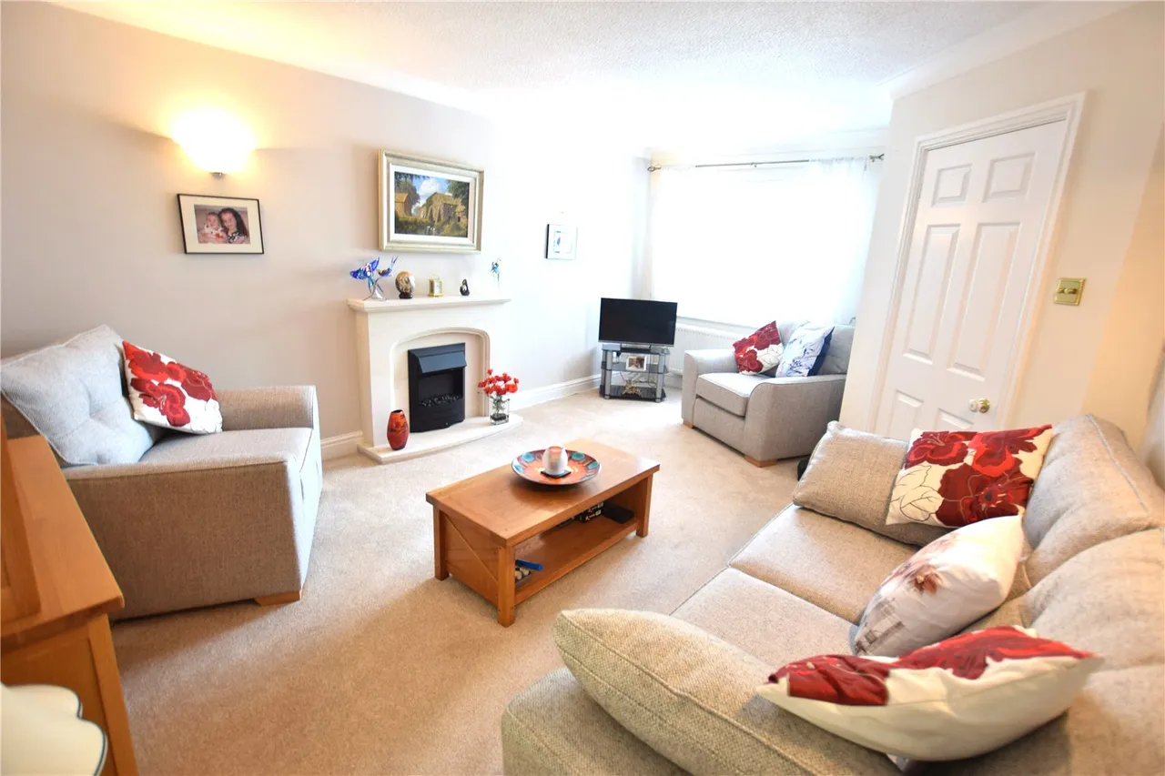 Ruth Close, Farnborough, Hampshire, GU14 9UX, photo 10