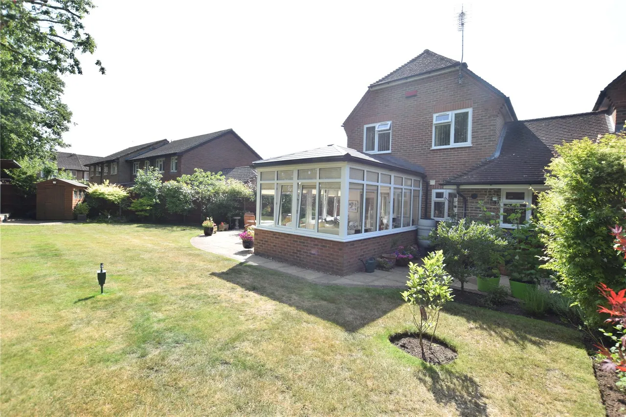 Ruth Close, Farnborough, Hampshire, GU14 9UX, photo 22