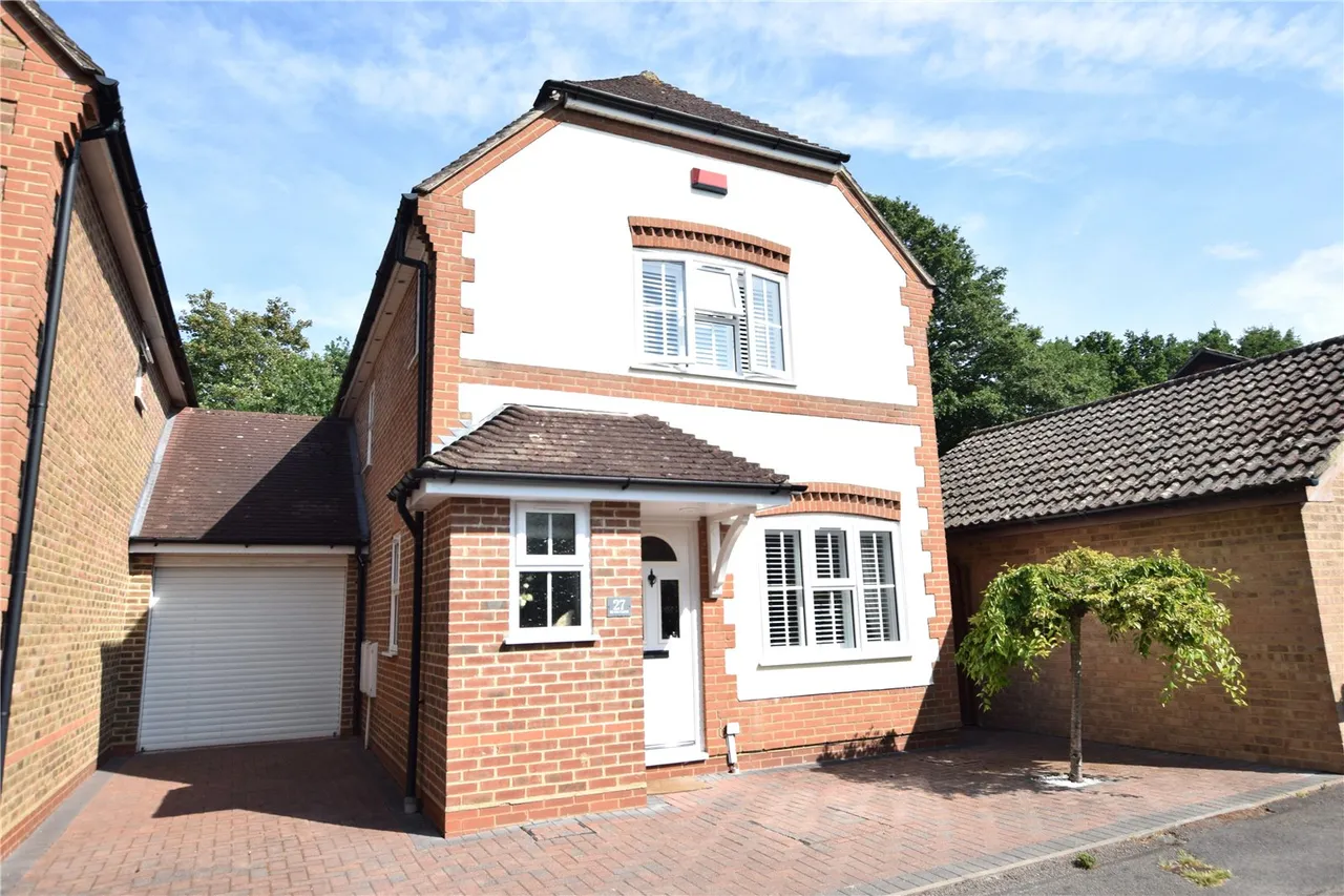 3 bed house for sale — Ruth Close, Farnborough, Hampshire, GU14 9UX