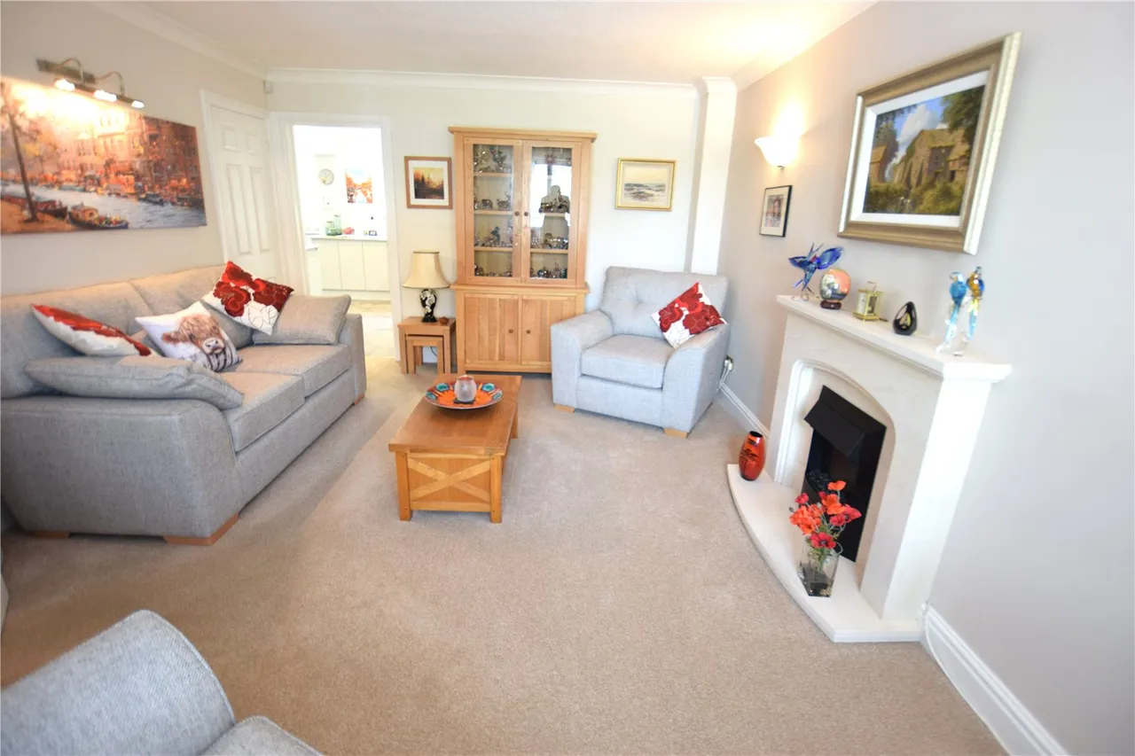 Ruth Close, Farnborough, Hampshire, GU14 9UX, photo 5