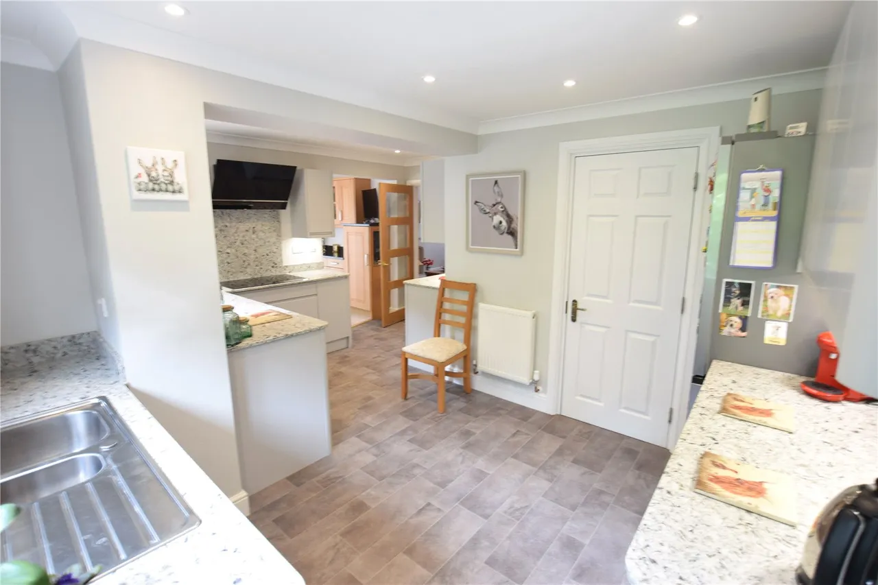 Ruth Close, Farnborough, Hampshire, GU14 9UX, photo 13