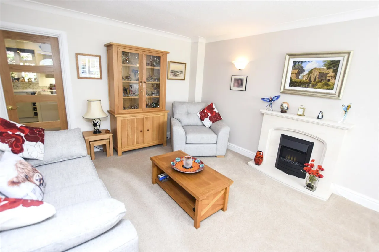 Ruth Close, Farnborough, Hampshire, GU14 9UX, photo 2