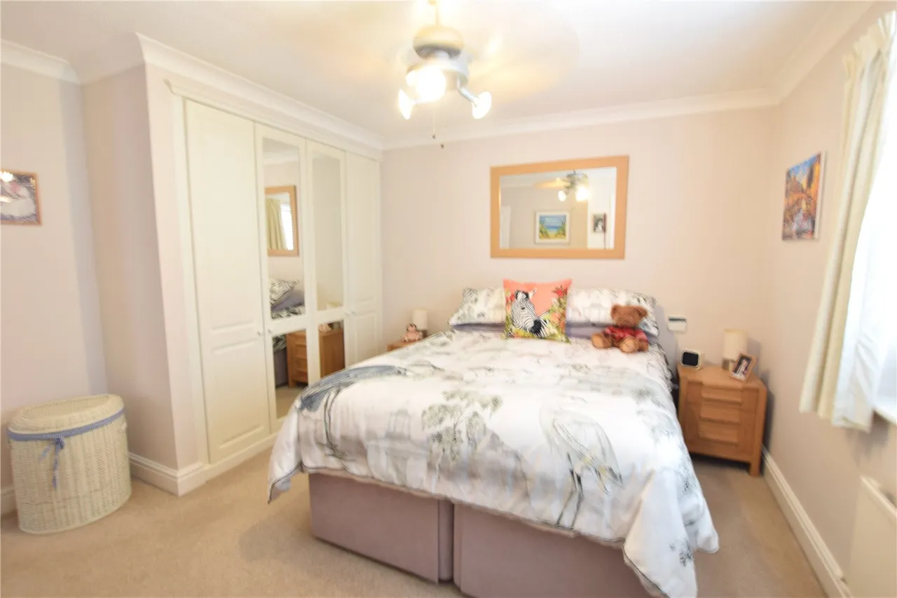 Ruth Close, Farnborough, Hampshire, GU14 9UX, photo 20