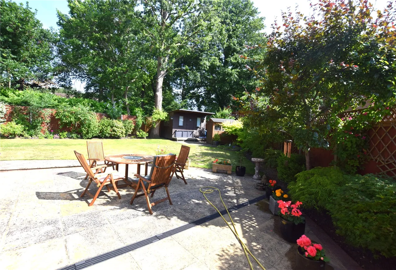 Ruth Close, Farnborough, Hampshire, GU14 9UX, photo 11